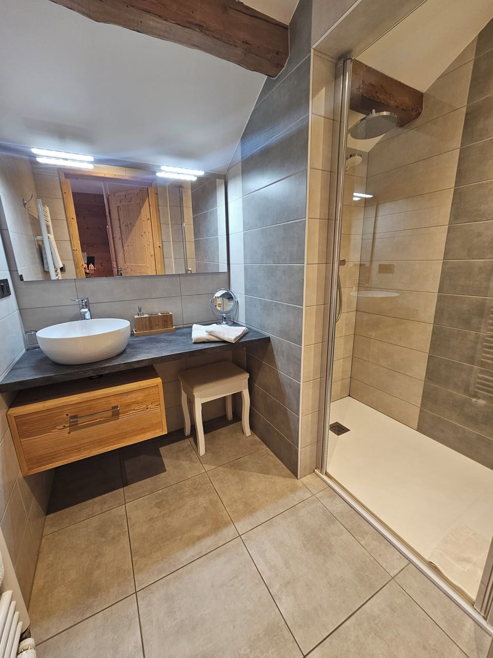 Double Room, Balcony | Bathroom | Shampoo, toilet paper