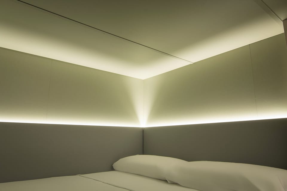 Upper Private Capsule with large bed | Laptop workspace, free WiFi, bed sheets