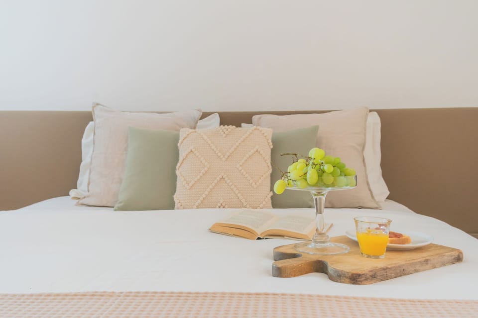 Apartment (1 Bedroom) | 1 bedroom, iron/ironing board, bed sheets