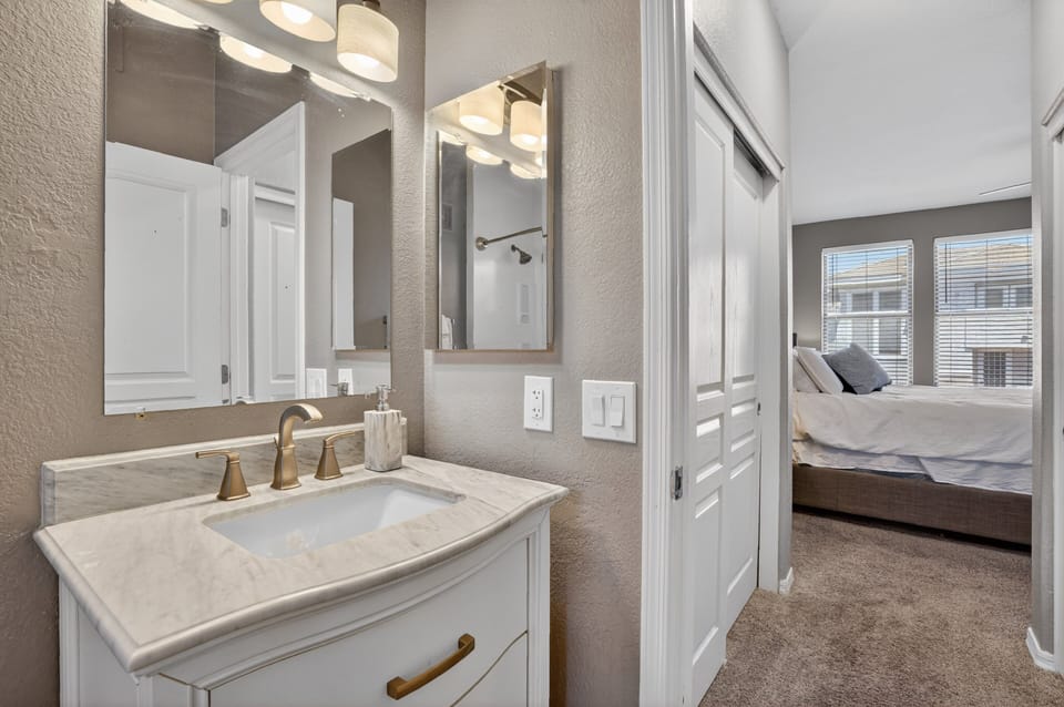 Scottsdale Basecamp With Prime Golf Access 2 Bedroom Condo Apartment in Kierland