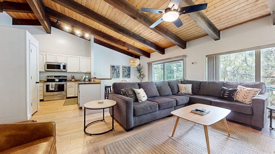 Condo, 4 Bedrooms | Living area | Smart TV