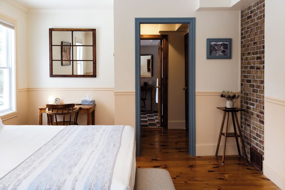 Room, 1 King Bed, Mountain View | WiFi (free), individually decorated, individually furnished, bed sheets