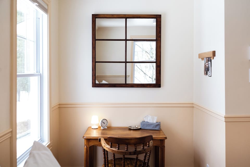 Room, 1 King Bed, Mountain View | WiFi (free), individually decorated, individually furnished, bed sheets