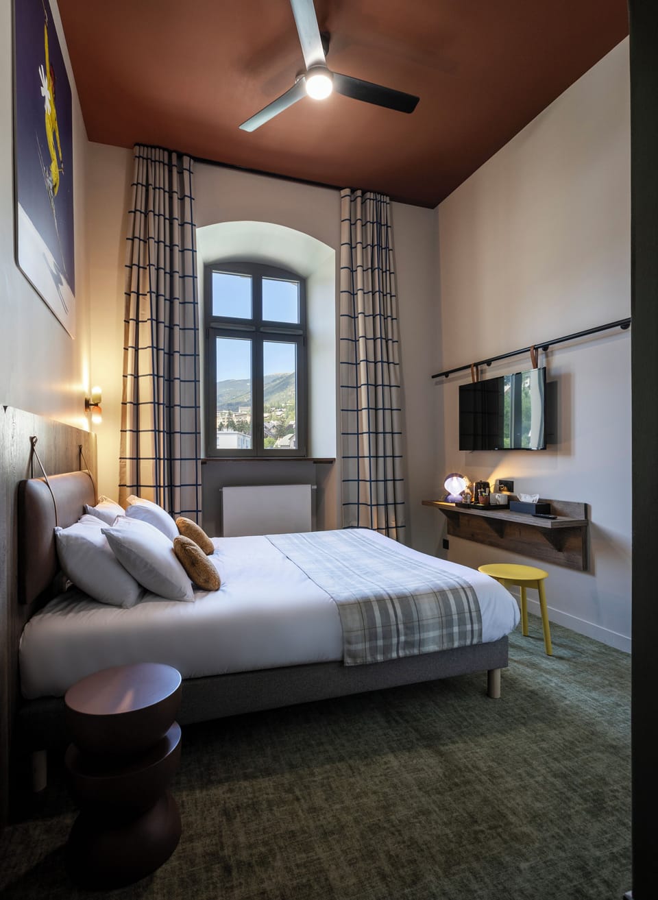 Iron/ironing board, WiFi (free), bed sheets