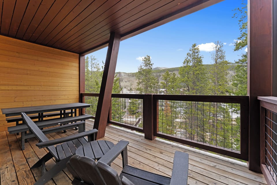 Condo (2 Bedrooms) | Property amenity