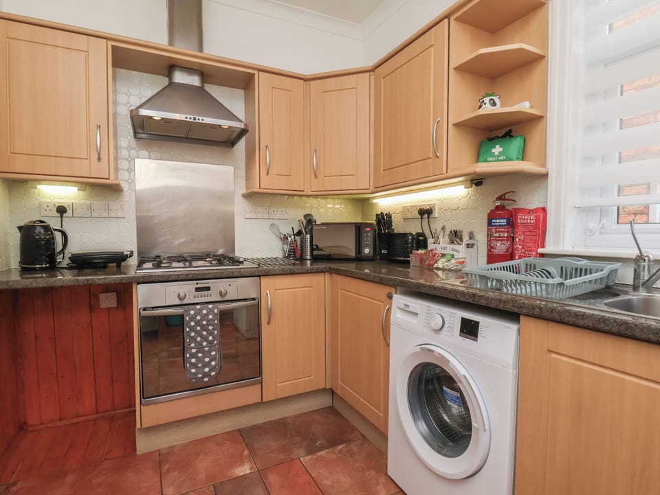 Dishwasher, cookware/dishes/utensils
