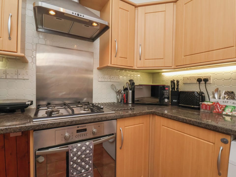 Dishwasher, cookware/dishes/utensils