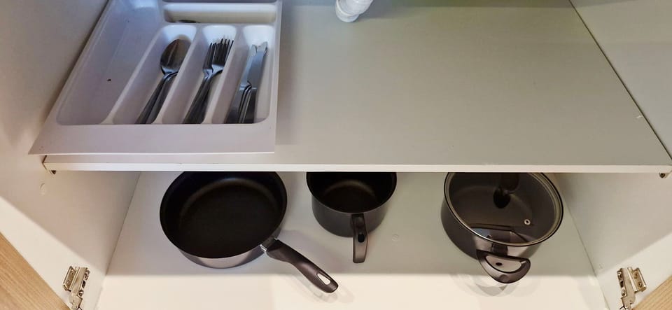 Comfort Apartment | Private kitchen | Fridge, microwave, cookware/dishes/utensils