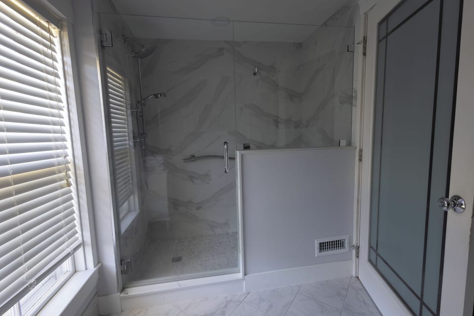  The Driftwood Suite | Bathroom | Free toiletries, hair dryer, slippers, towels