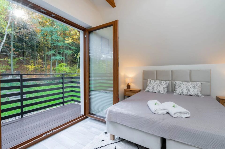 House | 3 bedrooms, individually furnished, iron/ironing board, bed sheets