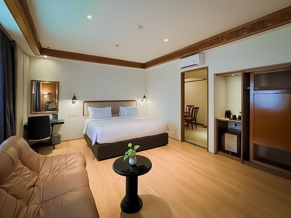 Executive Double Room | In-room safe, desk, blackout drapes, WiFi (free)