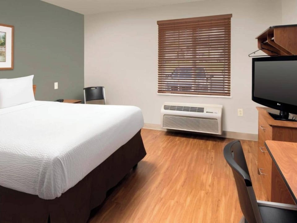 1 Full Bed | Non-Smoking, Kitchen | Desk, laptop workspace, iron/ironing board, free WiFi