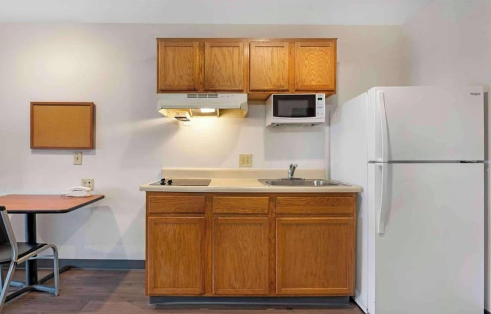 1 Full Bed | Non-Smoking, Kitchen | Private kitchenette | Full-size fridge, microwave, stovetop