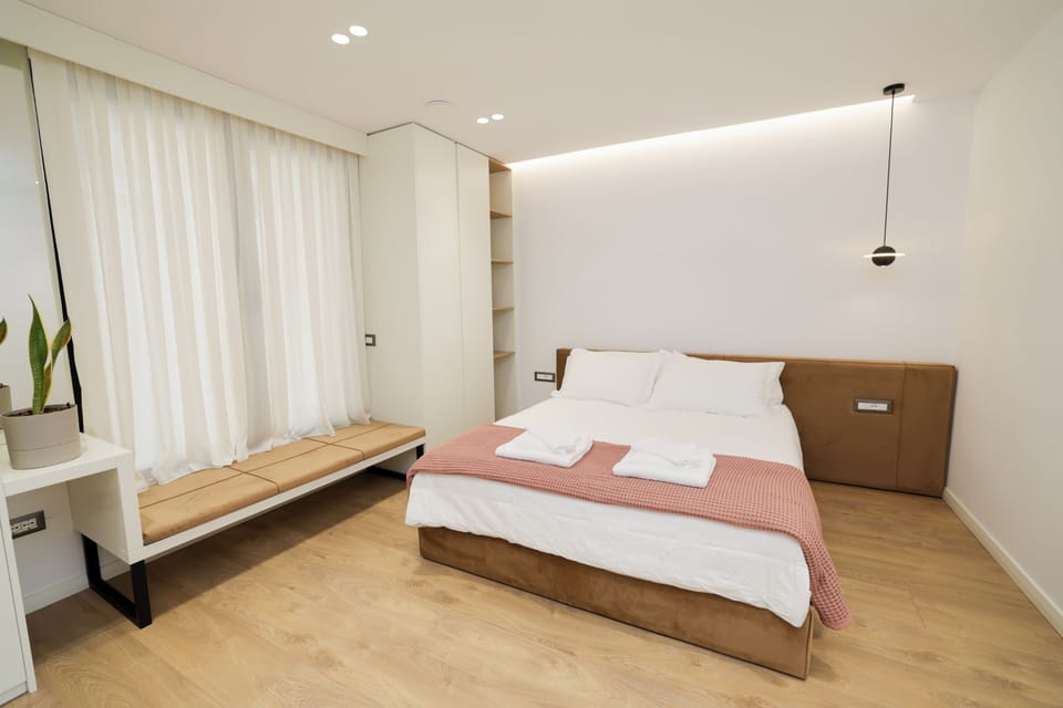 Comfort Double Room | In-room safe, laptop workspace, blackout drapes, iron/ironing board