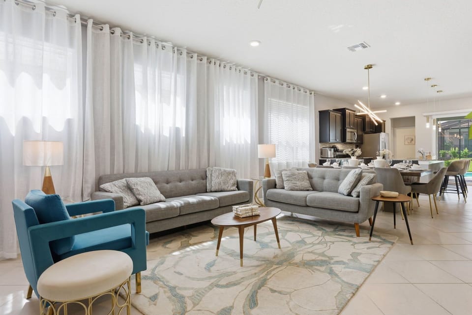 House (5 Bedrooms) | Living area | 50-inch TV with cable channels