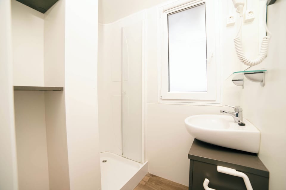 Comfort Apartment, Balcony, Beach View | Bathroom