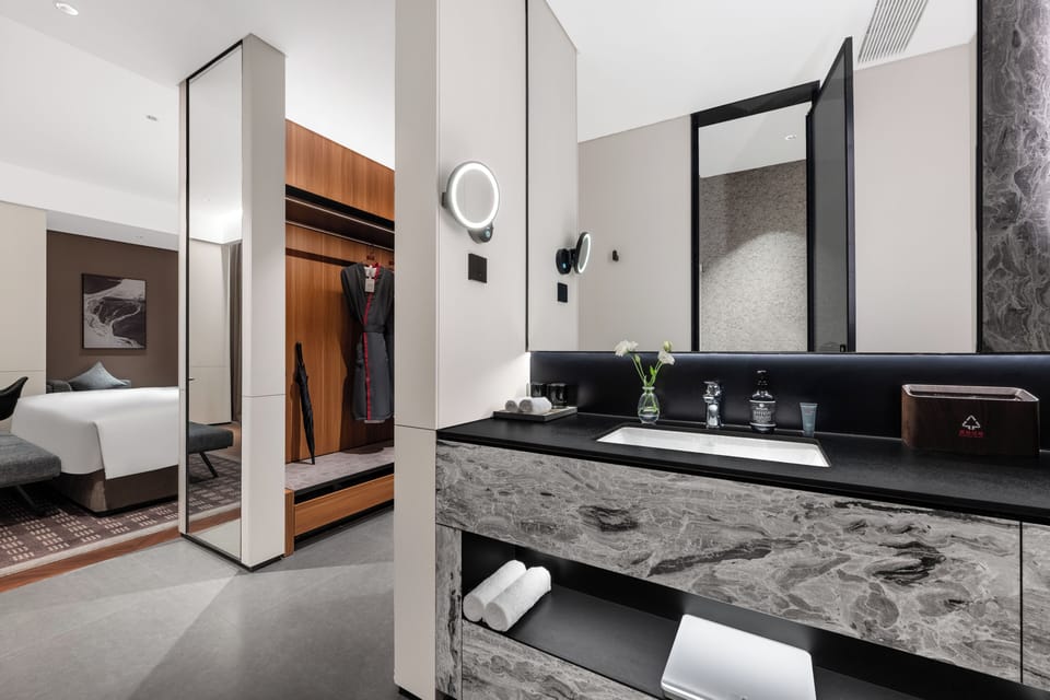 Basic Double Room, City View | Bathroom | Shower, hair dryer, slippers, towels