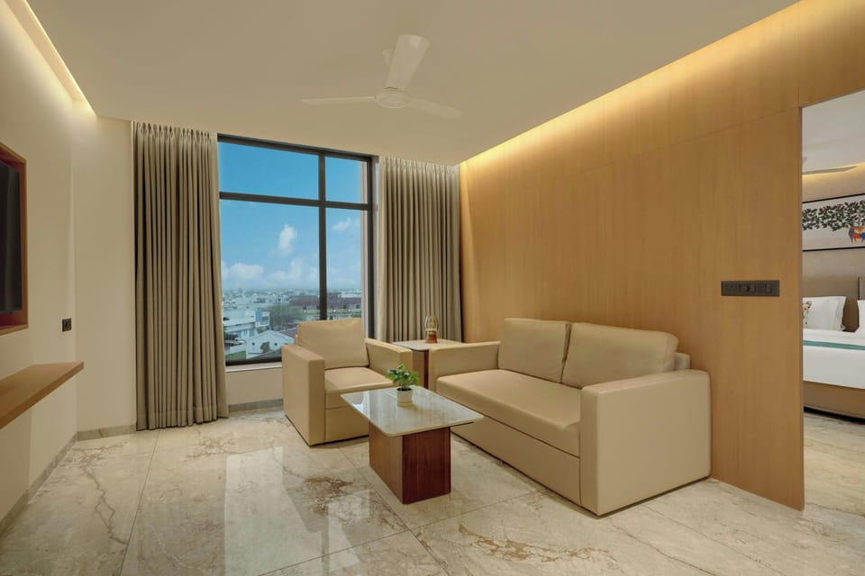 Suite, 1 Bedroom, City View | Living room