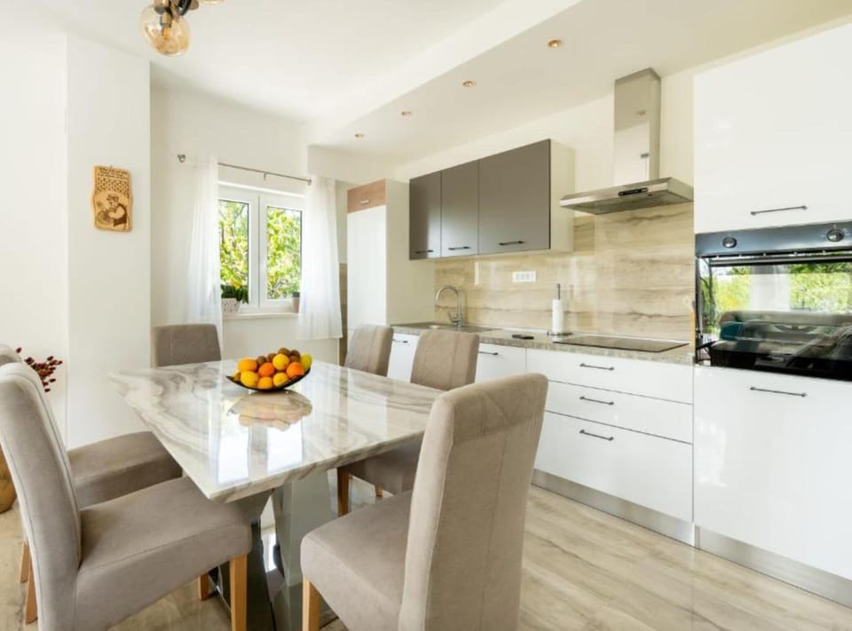 Villa (Villa with mountain view) | Private kitchen | Fridge