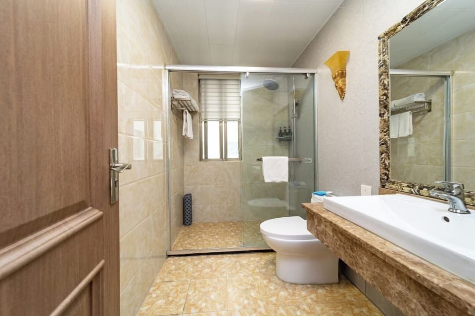 Basic Double Room, 1 Queen Bed | Bathroom | Bathtub, free toiletries, hair dryer, slippers