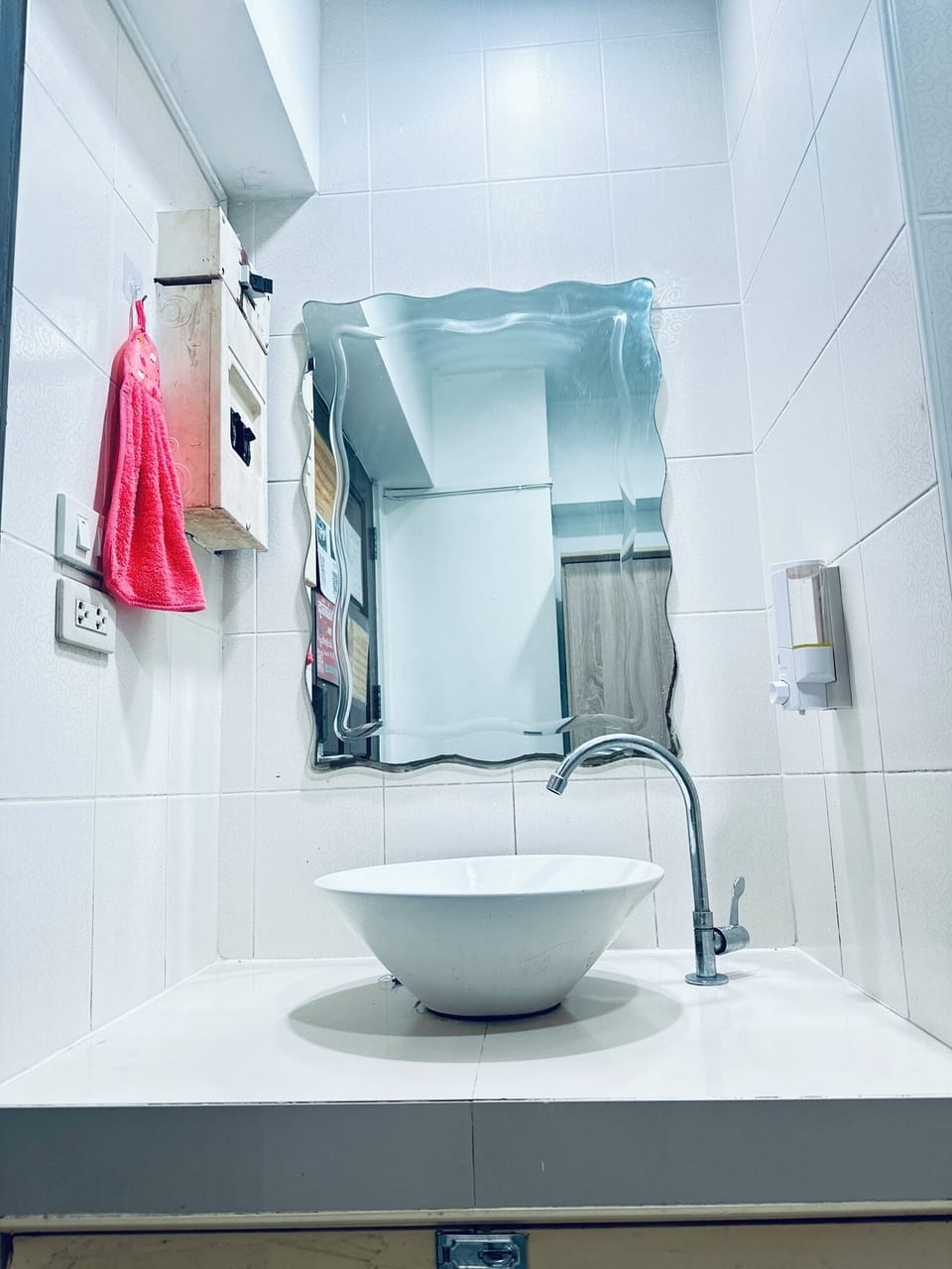 Deluxe Triple Room | Bathroom | Shower, free toiletries, hair dryer, towels