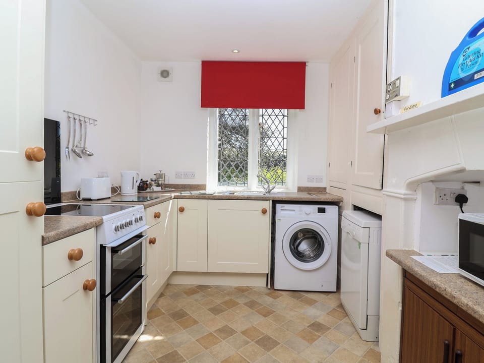 Dishwasher, cookware/dishes/utensils