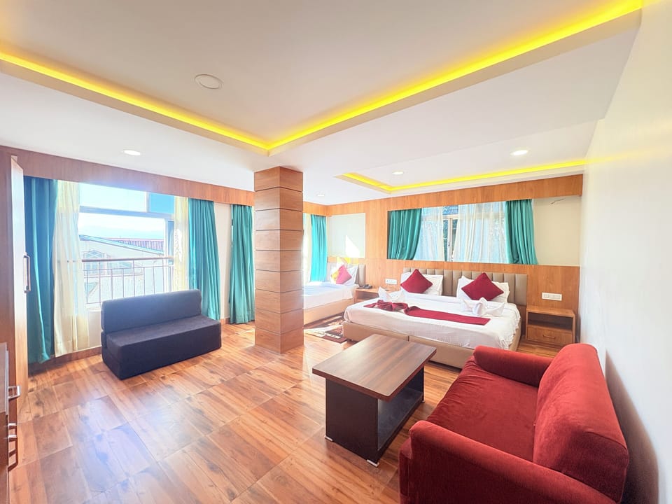 Family Room, City View | Desk, free WiFi