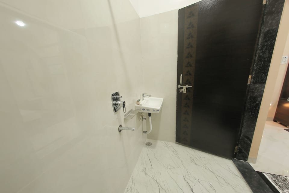 Shower, towels, toilet paper