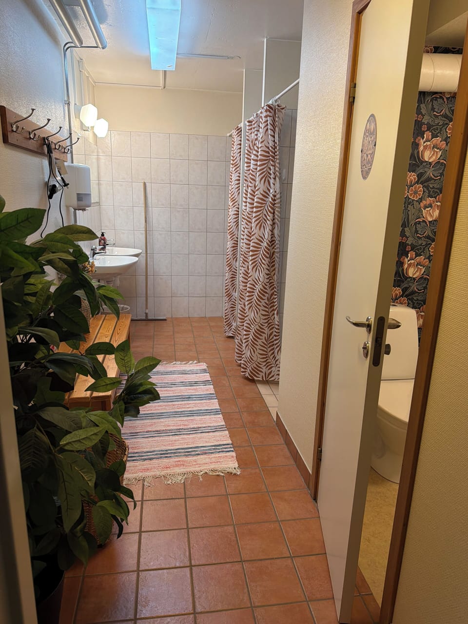 Slippers, towels