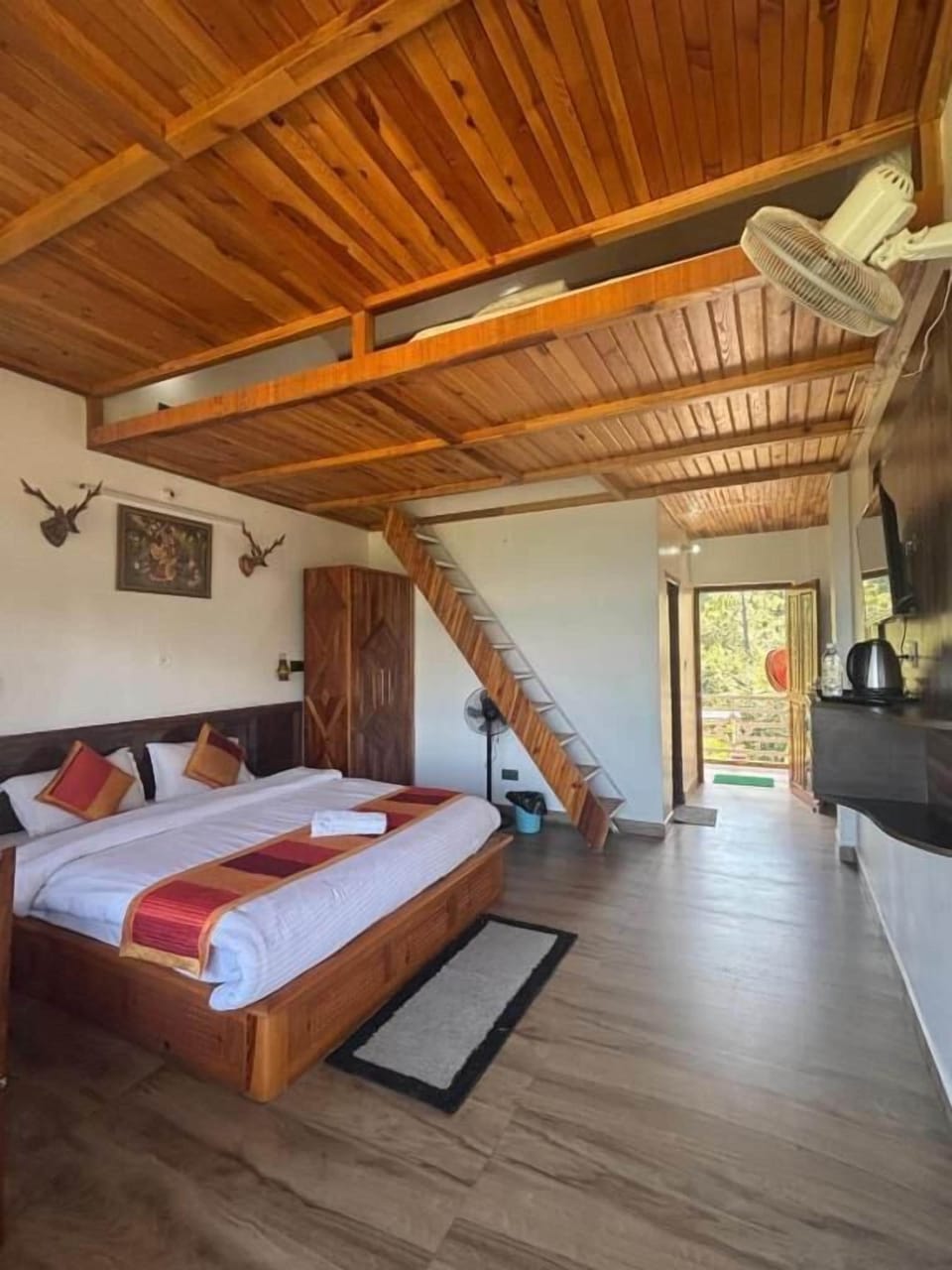 Family Room, Garden View | Desk, laptop workspace, free WiFi