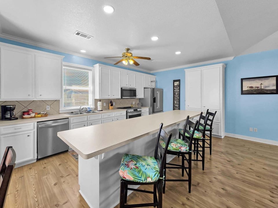 House, 3 Bedrooms | Private kitchen | Fridge, oven, coffee/tea maker, toaster