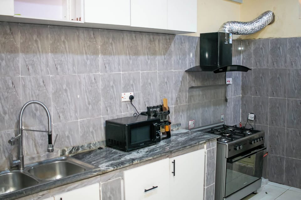 Executive Studio Suite, Balcony | Private kitchen | Microwave, stovetop, cookware/dishes/utensils