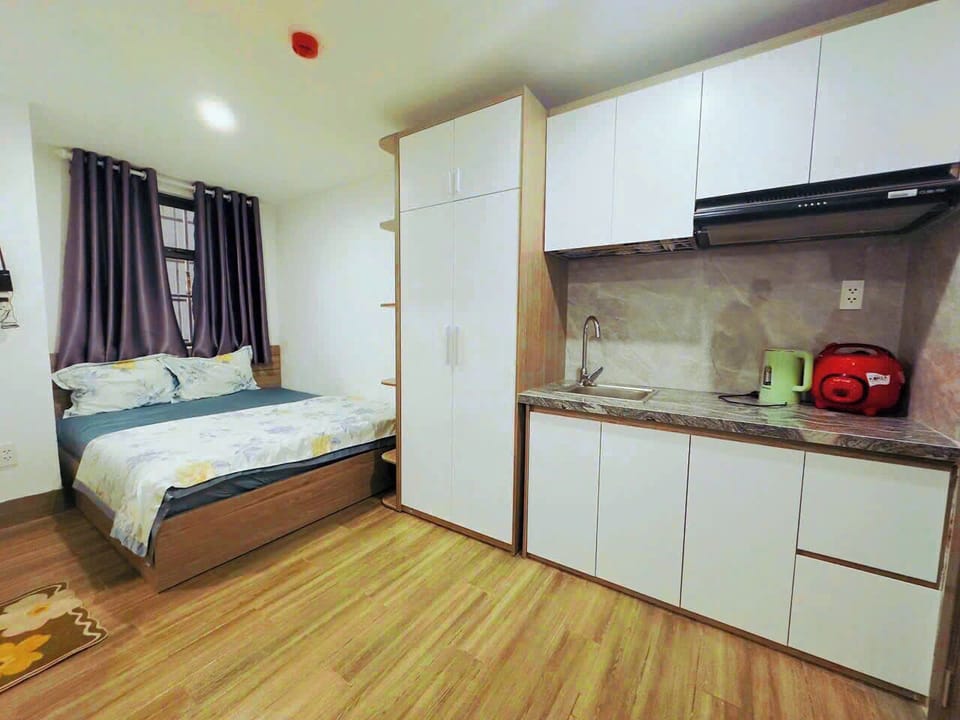 Classic Studio, 1 Large Twin Bed, Kitchen, Mountain View | Desk, blackout drapes, iron/ironing board, WiFi (free)