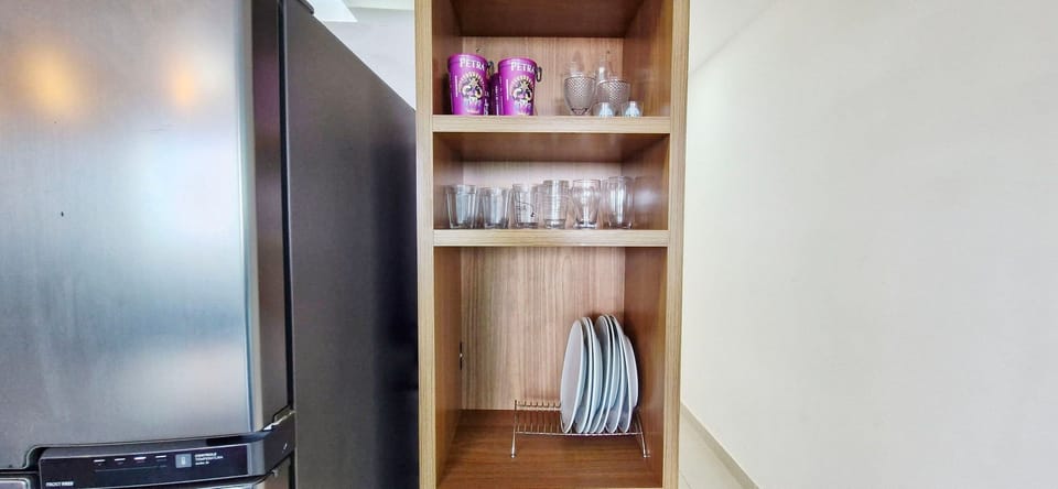 Comfort Apartment | Private kitchen | Fridge, cookware/dishes/utensils