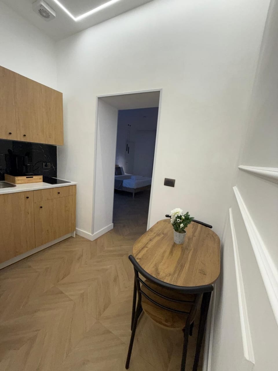 Deluxe Double Room, City View | Interior