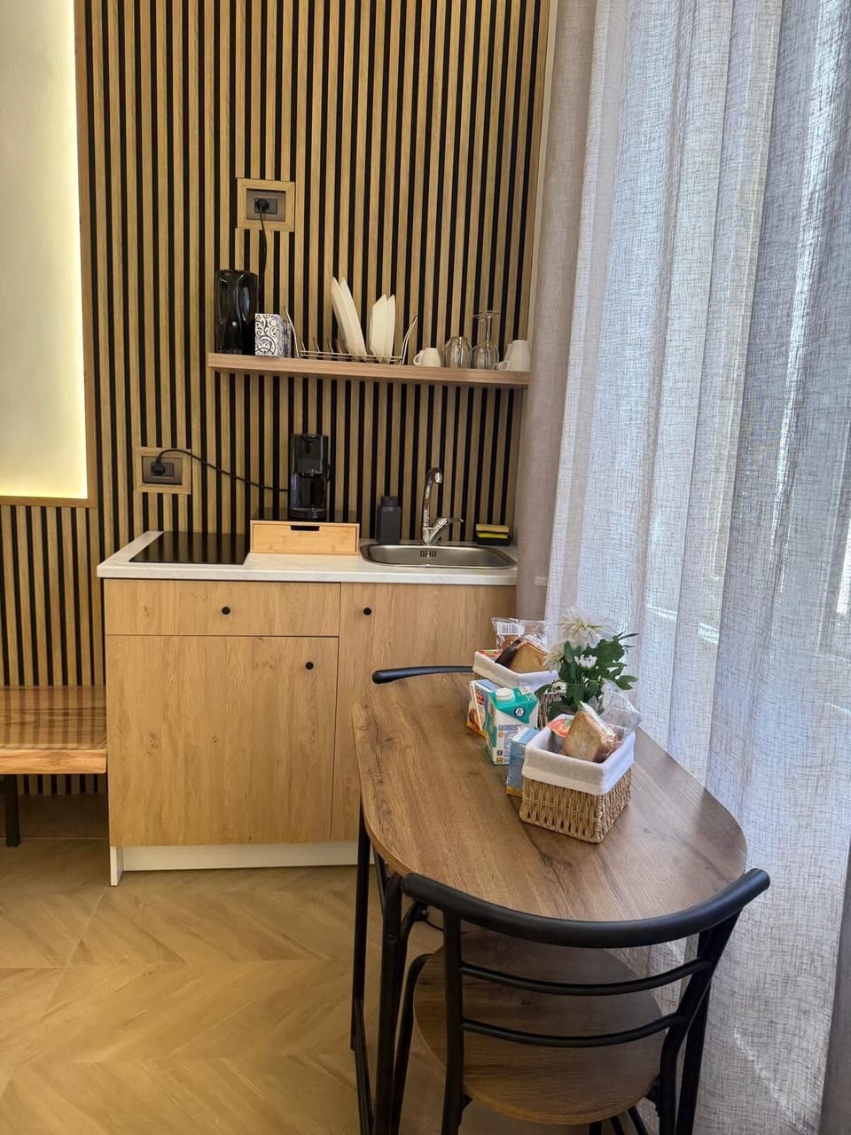 Comfort Double Room | Private kitchen | Mini-fridge, microwave, stovetop, electric kettle