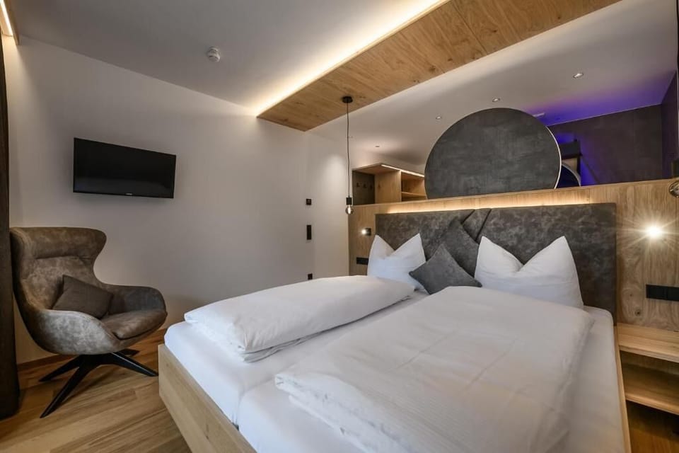 In-room safe, WiFi (free)