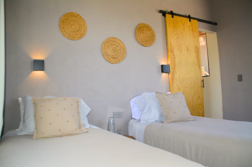 Deluxe Cabin, 2 Twin Beds, Terrace, Lake View | Bed sheets