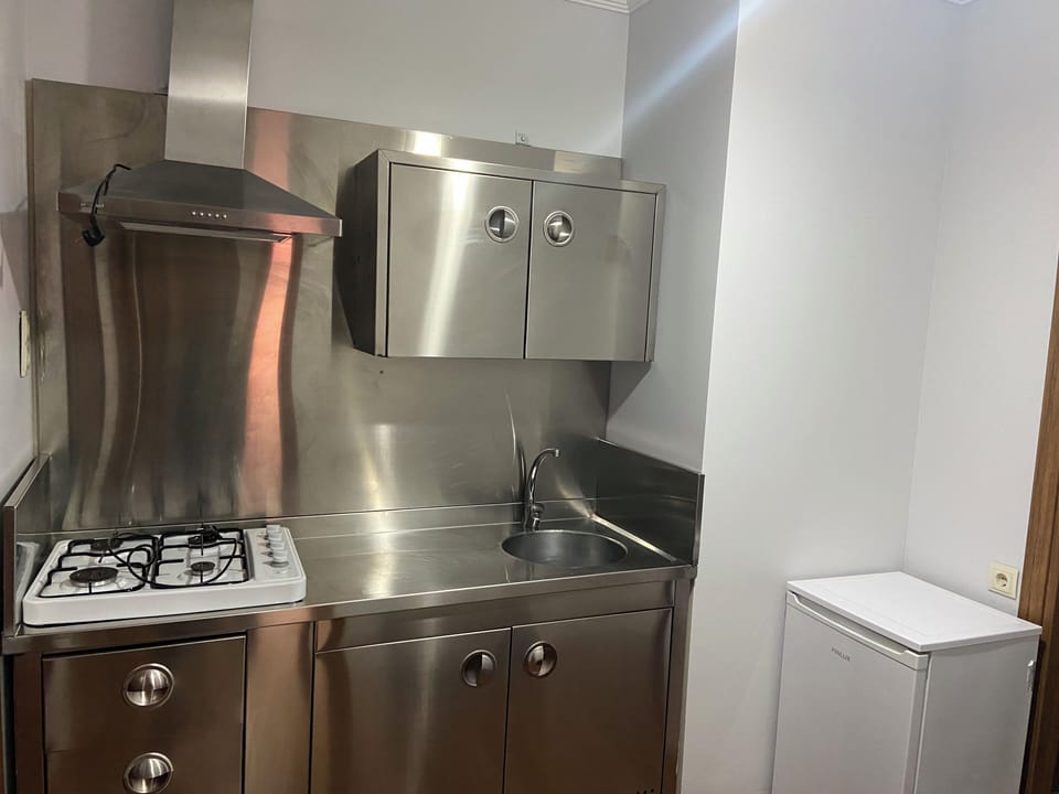 Studio Suite, Mountain View | Private kitchen