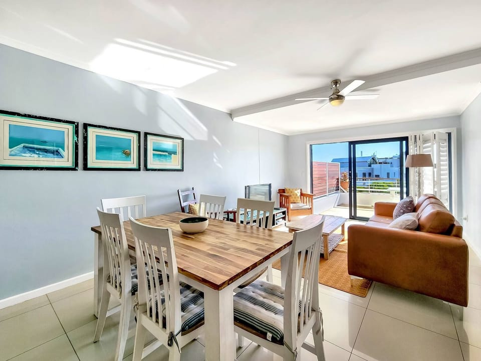 Apartment, 2 Bedrooms, Patio, Garden View | Dining room