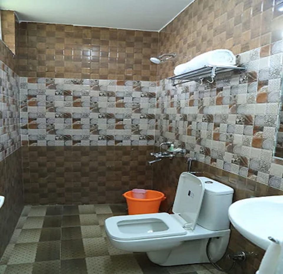 Shower, rainfall showerhead, towels, soap