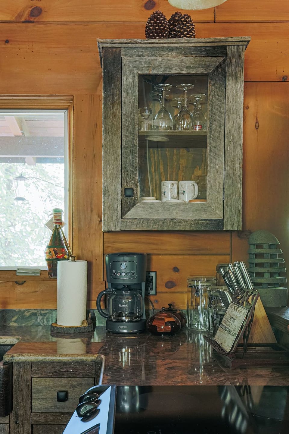 Cabin, Private Bathroom (Bear Tracks Cottage) | Shared kitchen