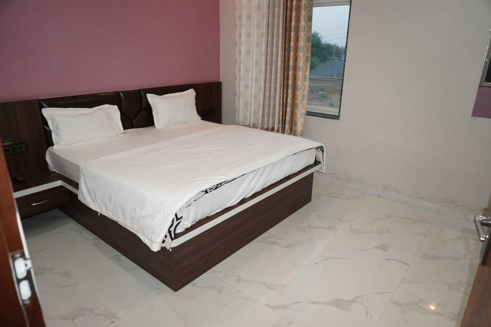 Deluxe Double Room, City View | WiFi (free)