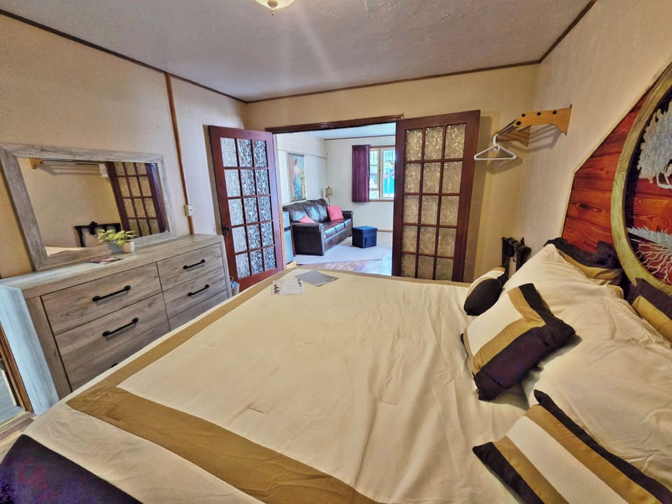 Basic Studio Suite (11) | Free WiFi, bed sheets
