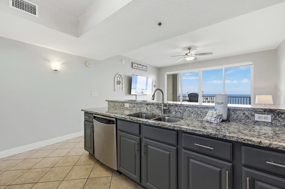 Condo, Multiple Beds (Vantage Vues) | Interior