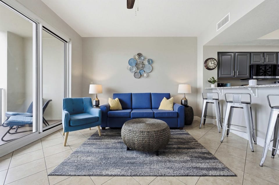 Condo, Multiple Beds (Vantage Vues) | Living area