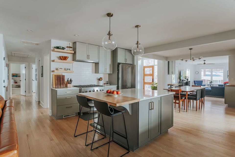House, Private Bathroom (Hardwood Hall) | Shared kitchen | Spices, kitchen islands