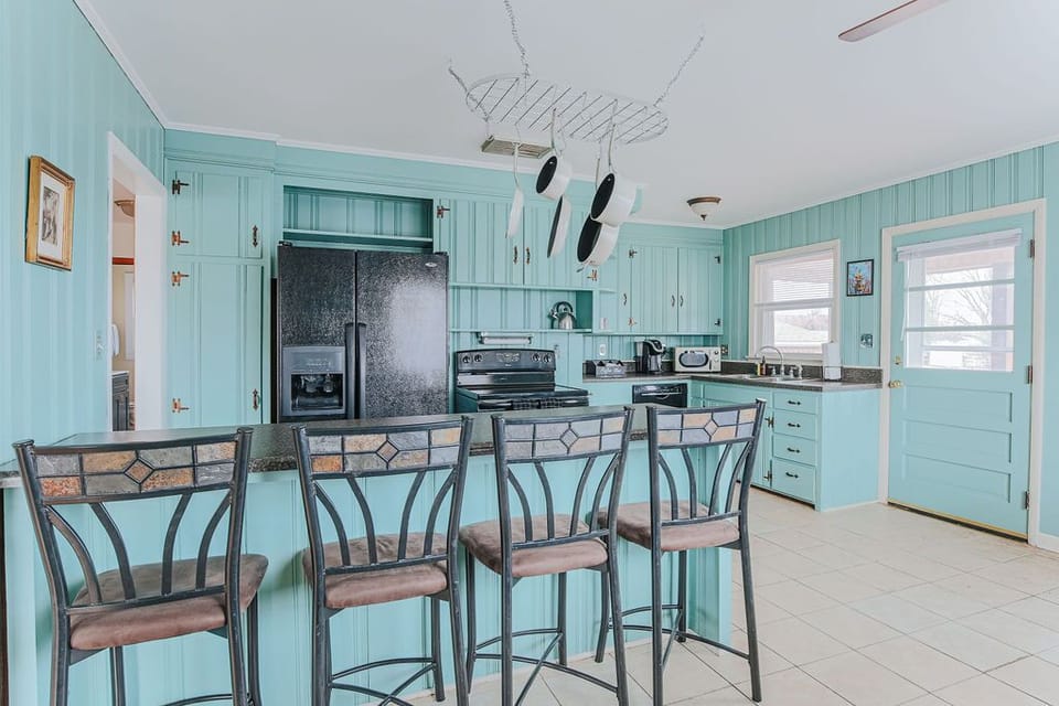 House, Private Bathroom (Millhouse) | Shared kitchen | Ice maker, kitchen islands
