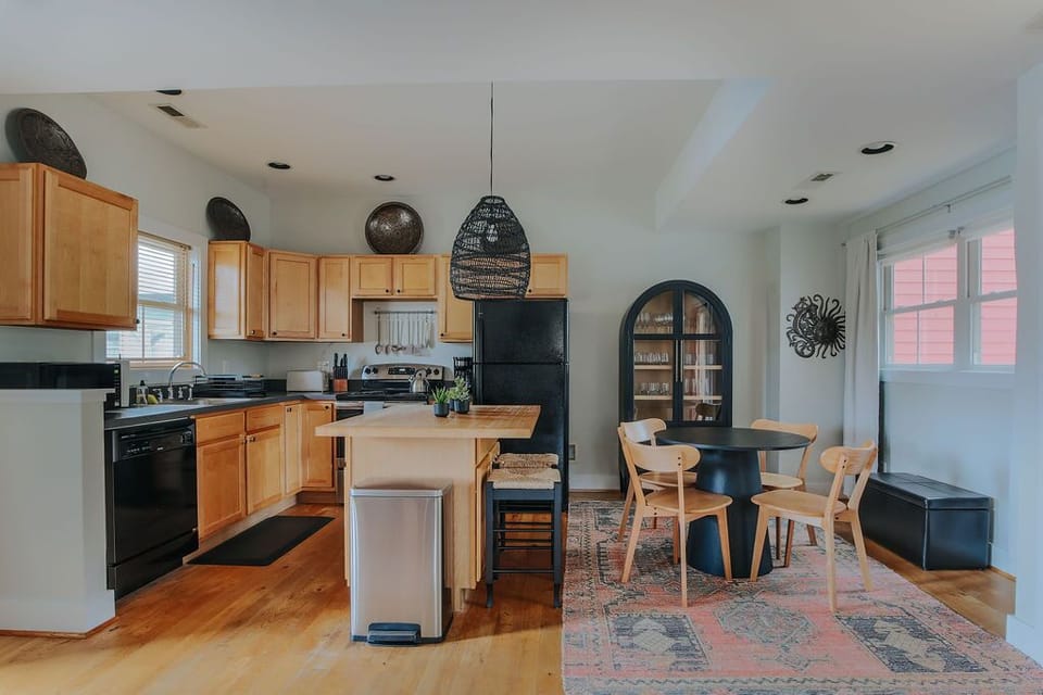 House, Private Bathroom (Oasis on 5th) | Shared kitchen