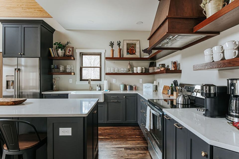 House, Private Bathroom (Pilotview Hollow) | Shared kitchen